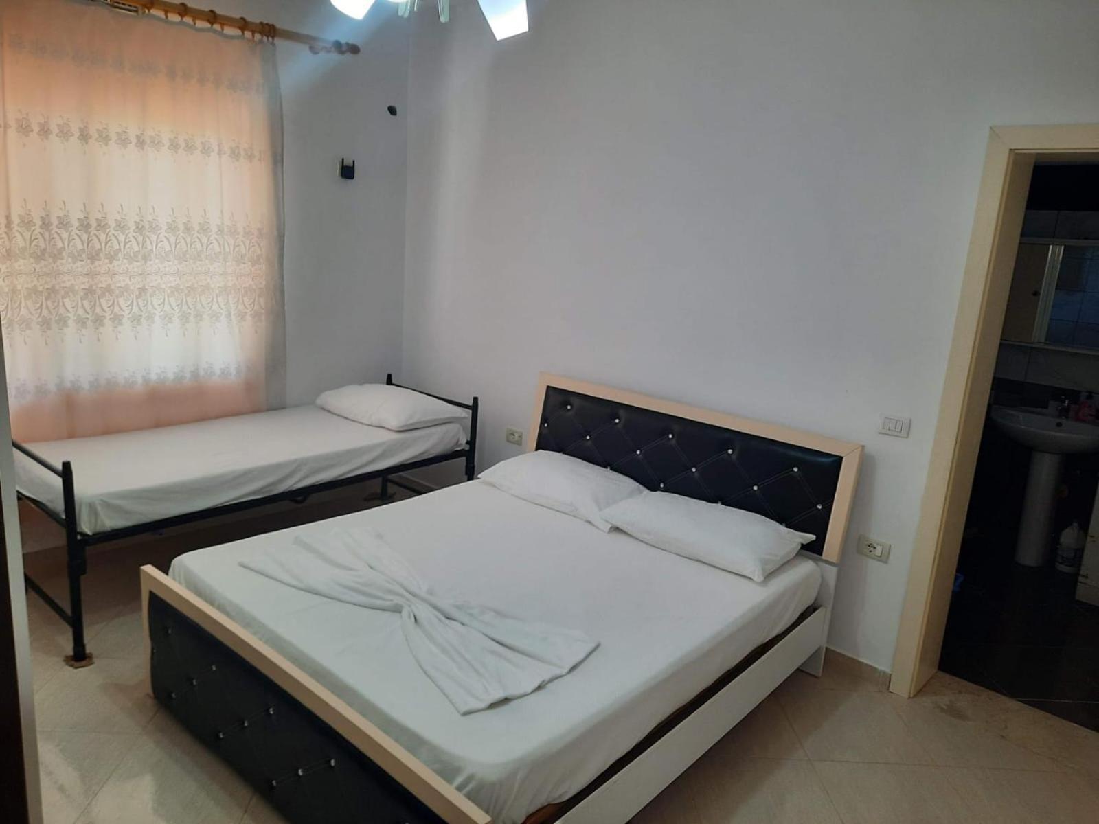 Flower Hill Vlorë Екстериор снимка